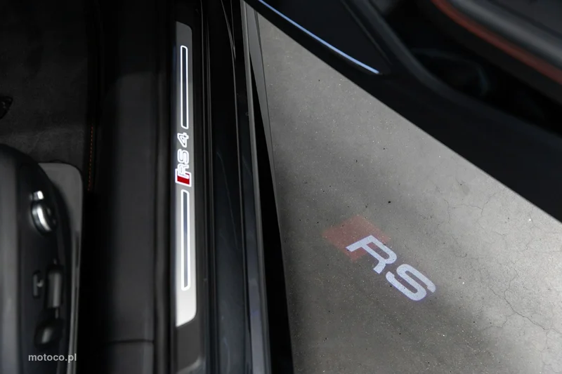 Audi RS4 B9 37
