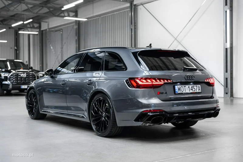 Audi RS4 B9 46