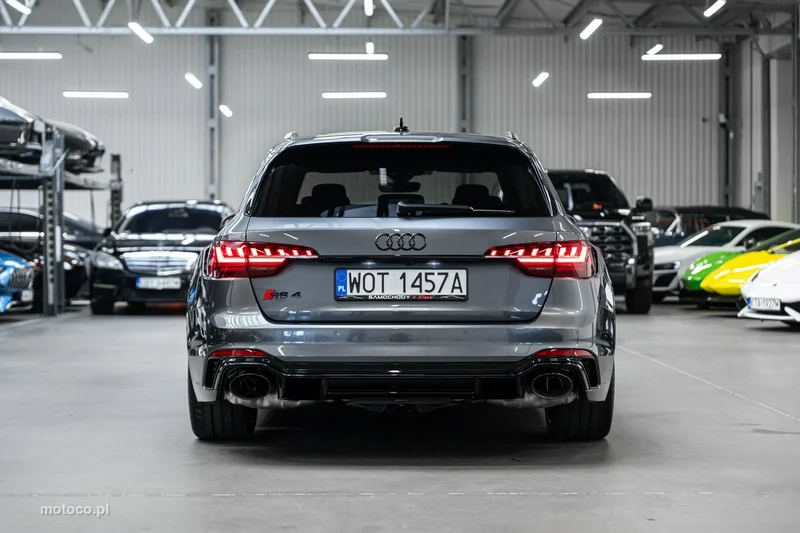Audi RS4 B9 6