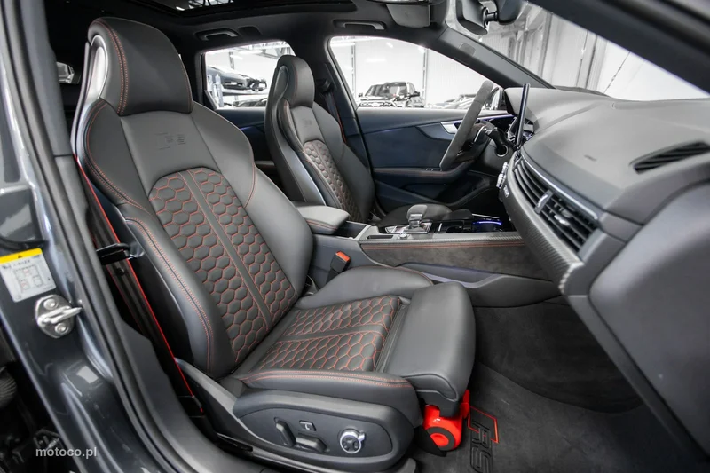 Audi RS4 B9 54