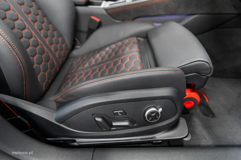 Audi RS4 B9 71