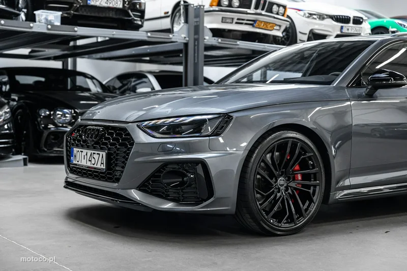 Audi RS4 B9 10