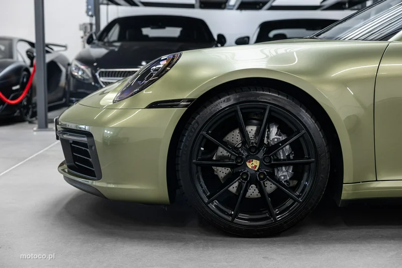 Porsche 911 992 17