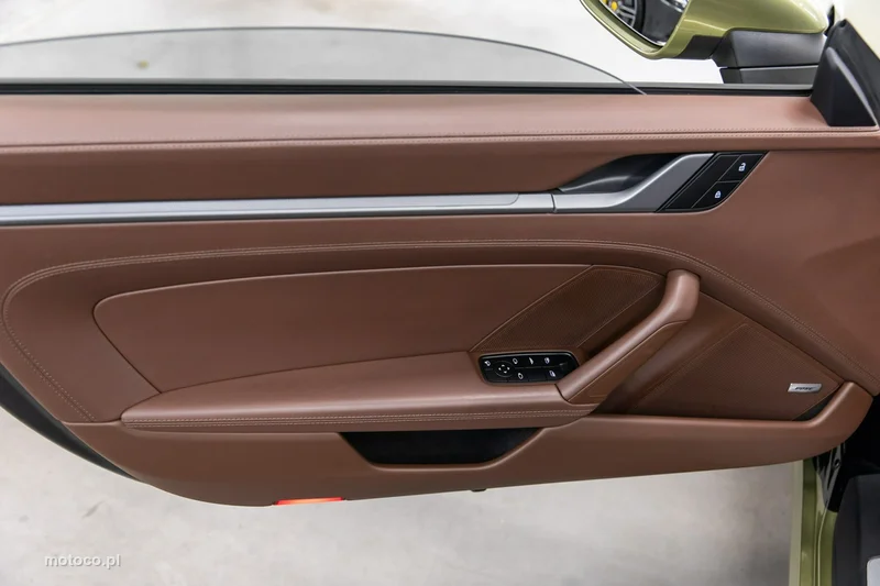 Porsche 911 992 32