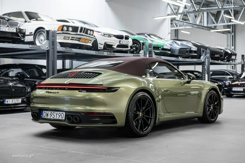 Porsche 911 992 8