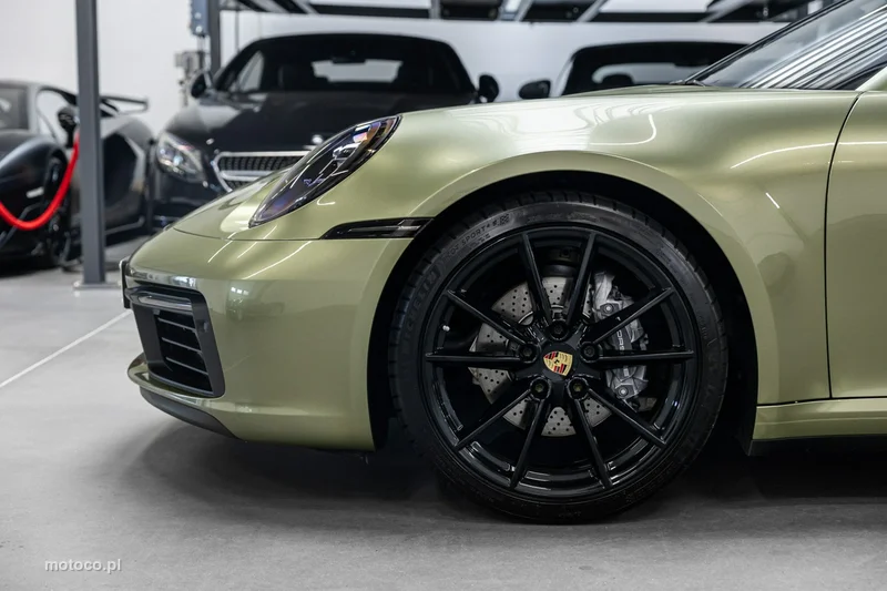 Porsche 911 992 17