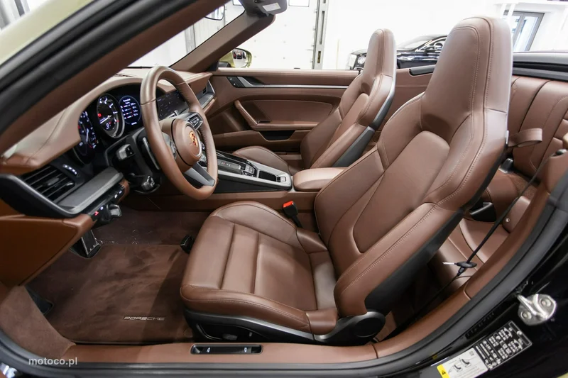 Porsche 911 992 25