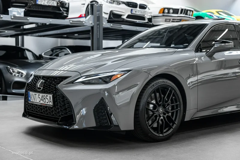 Lexus IS 11
