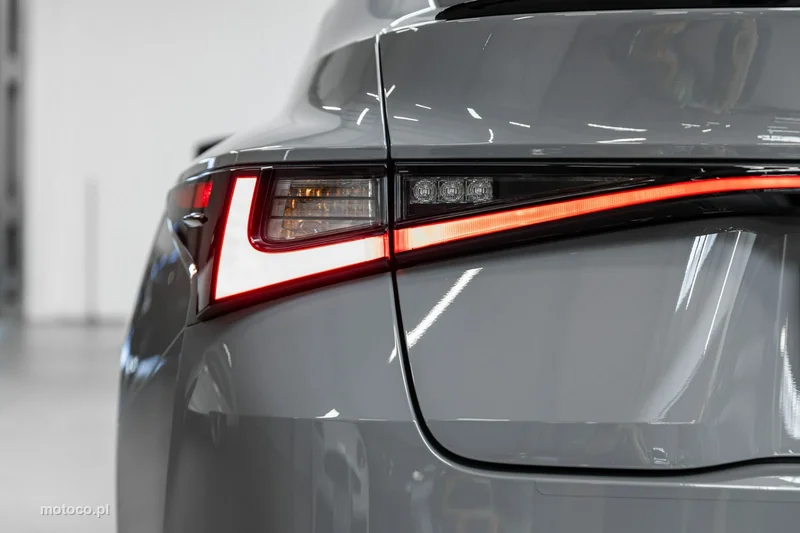 Lexus IS 17