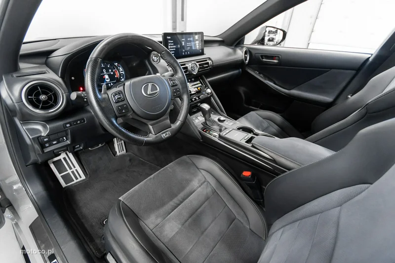 Lexus IS 21