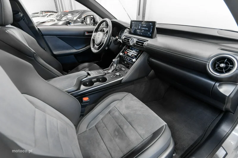 Lexus IS 23