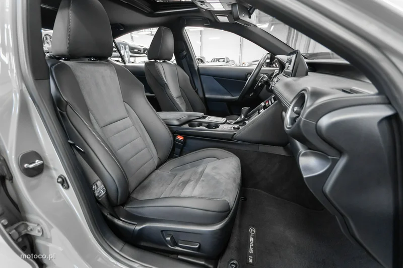 Lexus IS 24