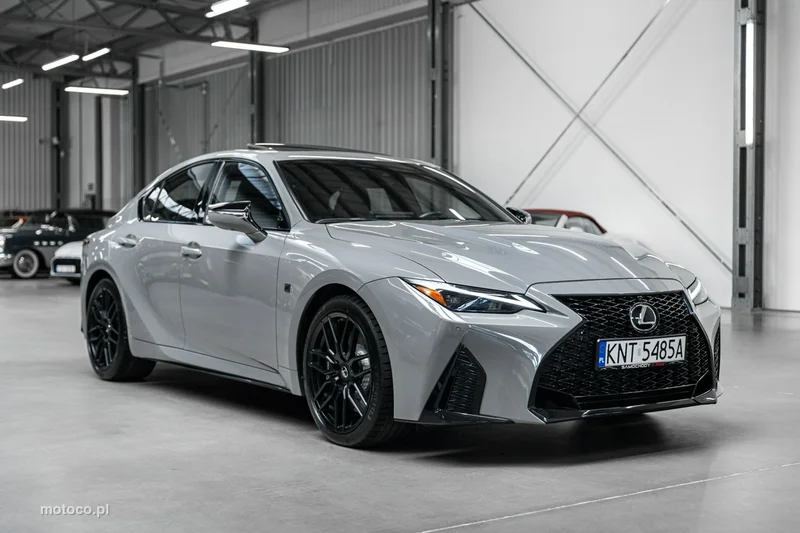Lexus IS 4