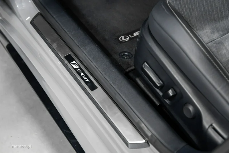 Lexus IS 32