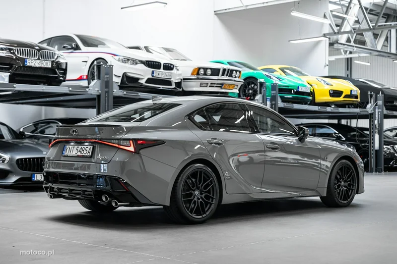 Lexus IS 6