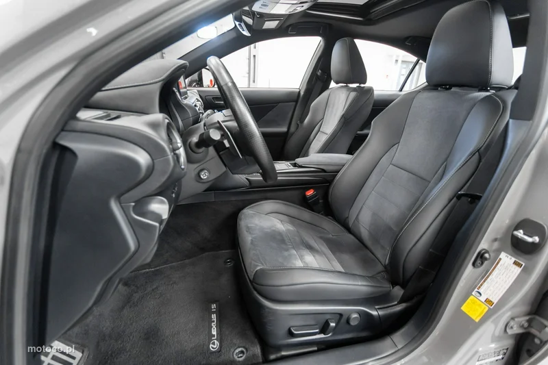 Lexus IS 53