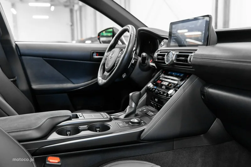 Lexus IS 68