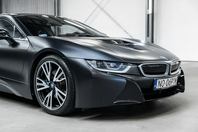BMW i8 12