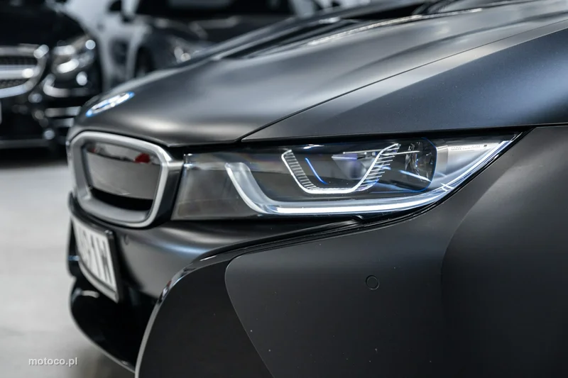 BMW i8 13