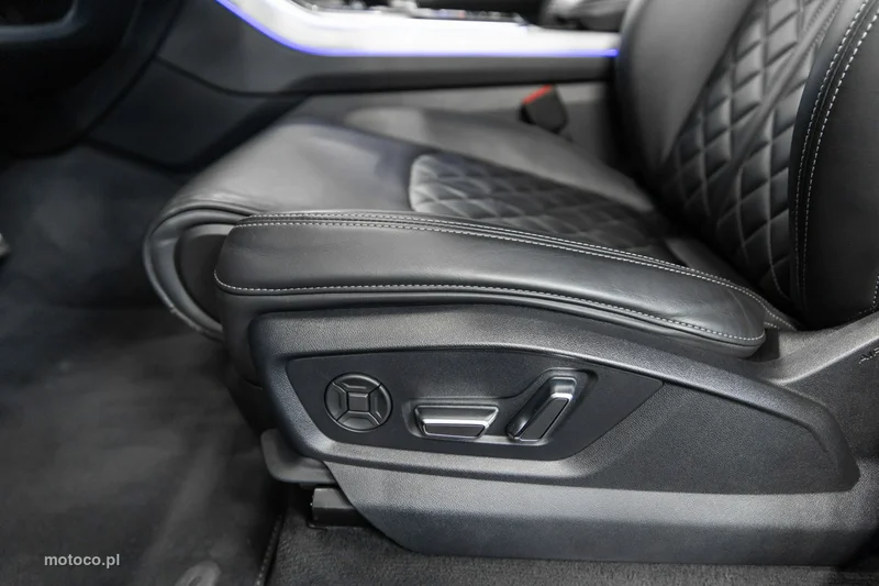 Audi SQ7 64
