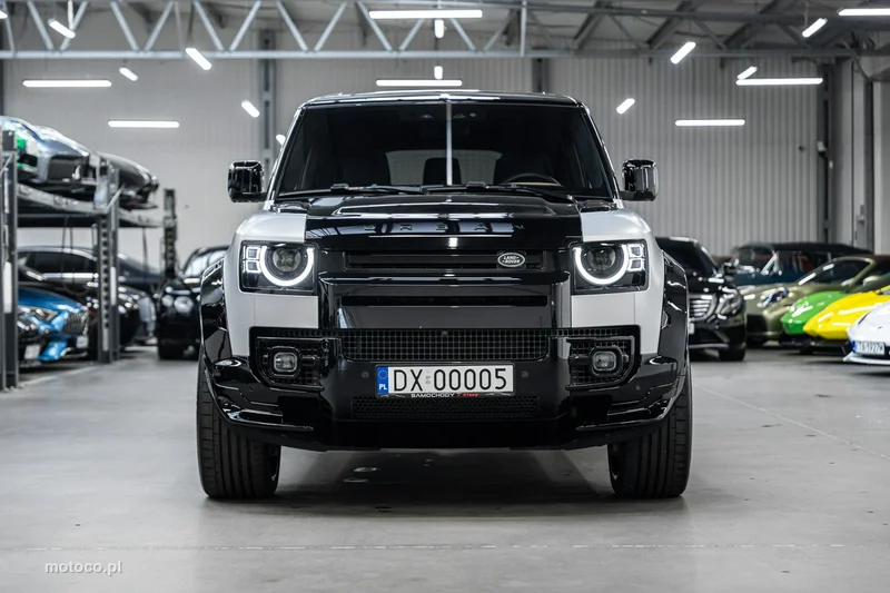 Land Rover Defender 2
