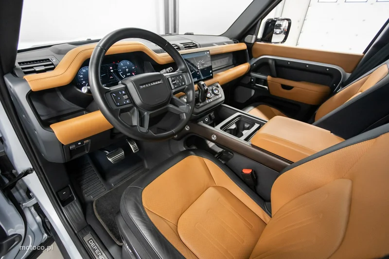 Land Rover Defender 18