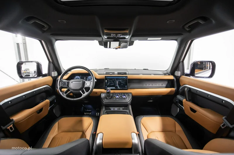 Land Rover Defender 19