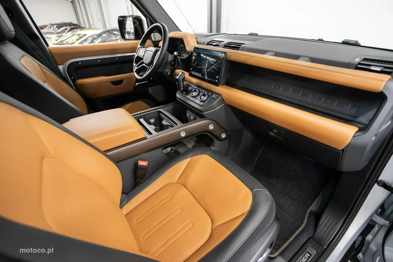 Land Rover Defender 20