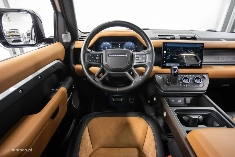 Land Rover Defender 23