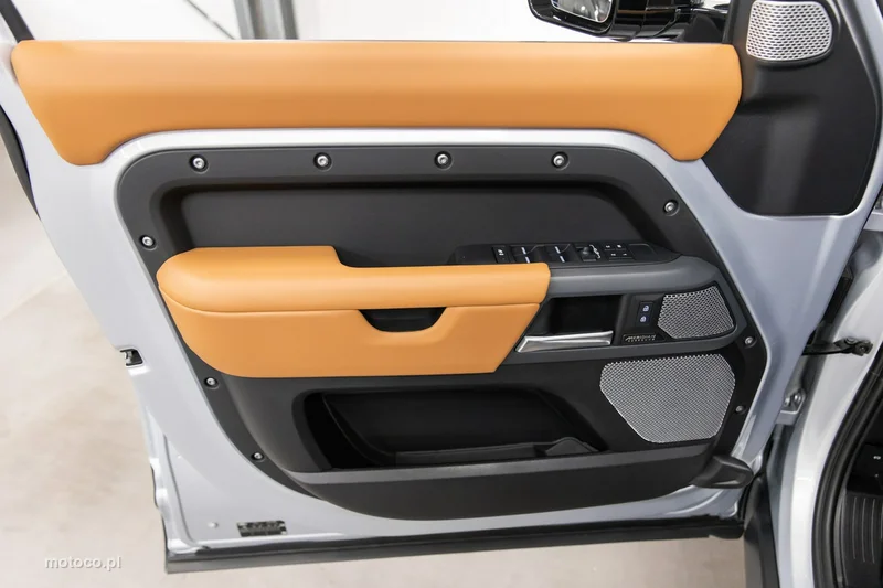 Land Rover Defender 30