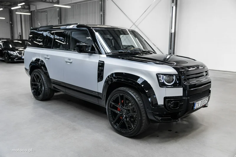 Land Rover Defender 4
