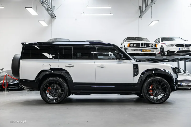 Land Rover Defender 5
