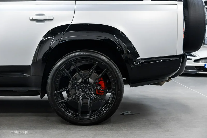 Land Rover Defender 52
