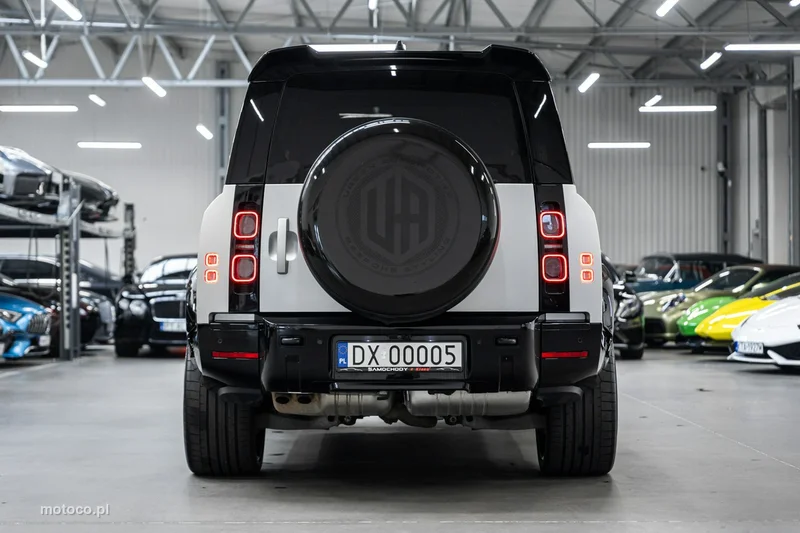 Land Rover Defender 7