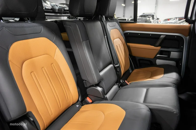 Land Rover Defender 62