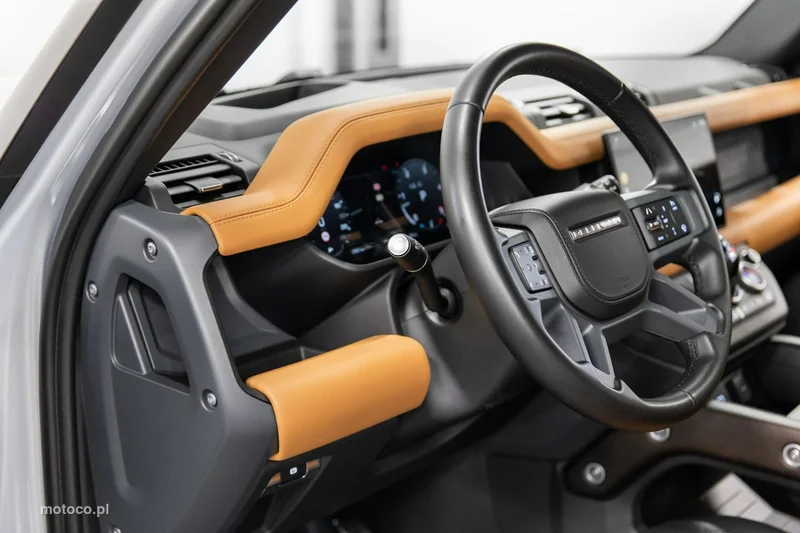 Land Rover Defender 63