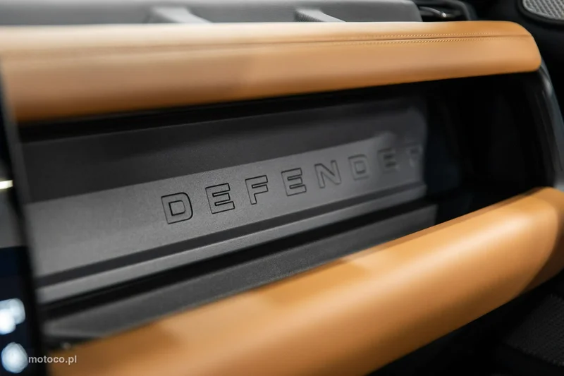 Land Rover Defender 71
