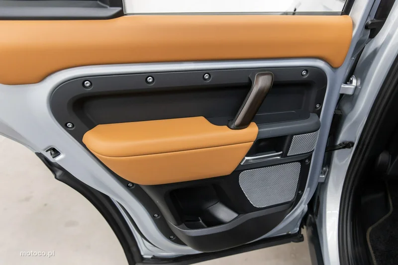 Land Rover Defender 72