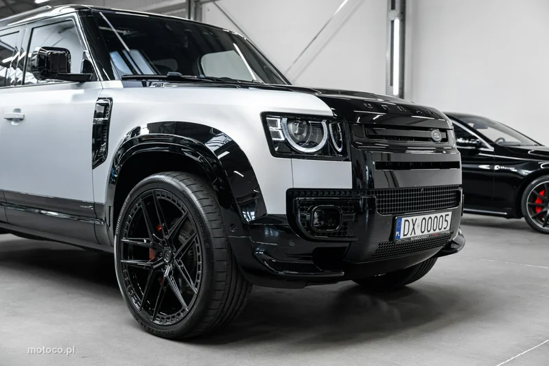 Land Rover Defender 10