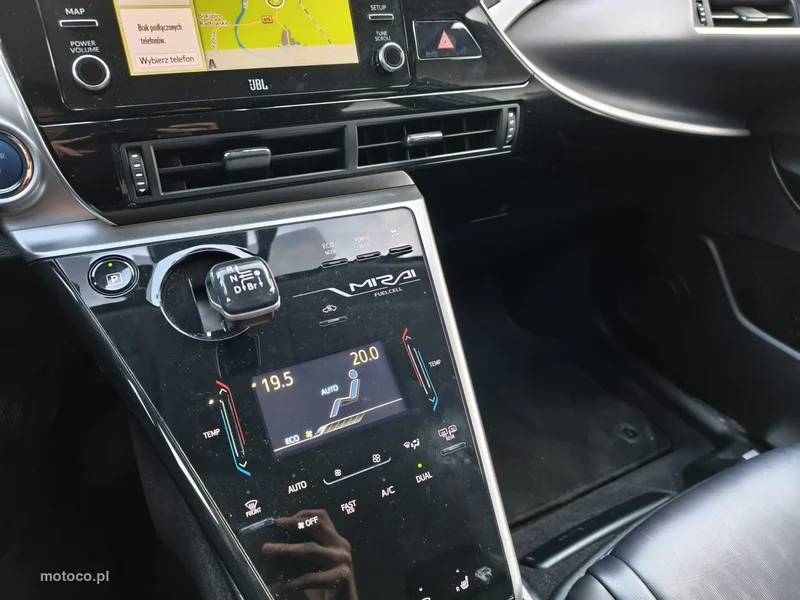 Toyota Mirai 12