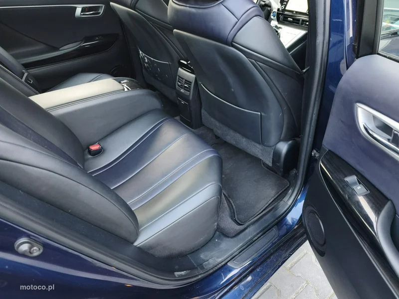 Toyota Mirai 10