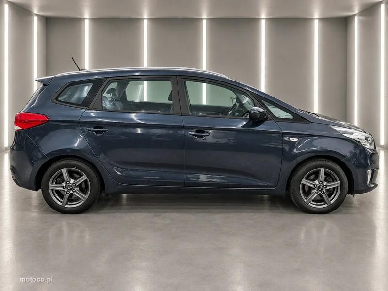 Kia Carens 4