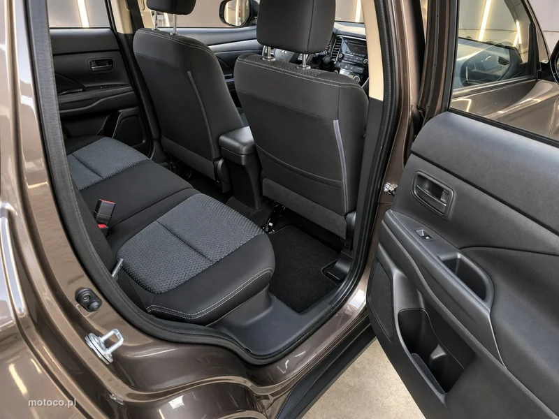 Mitsubishi Outlander 11