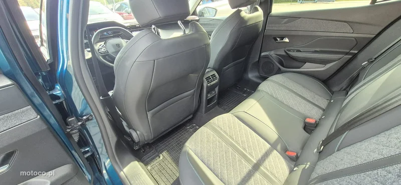 Peugeot 408 22