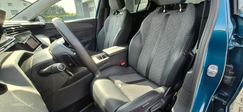 Peugeot 408 8