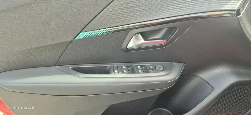 Peugeot 208 10