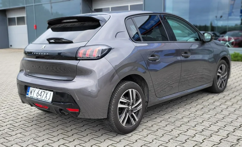 Peugeot 208 5