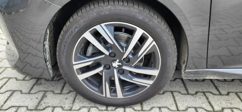 Peugeot 208 8