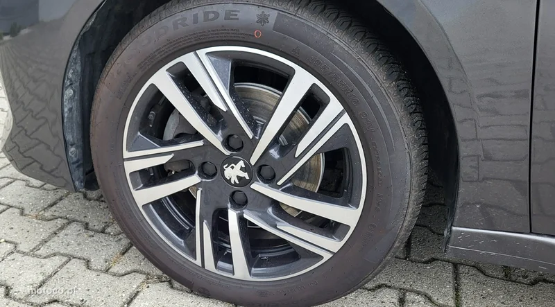 Peugeot 208 9