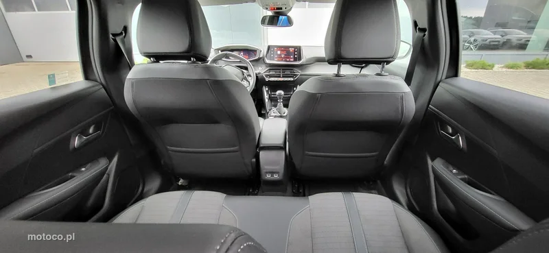 Peugeot 208 13